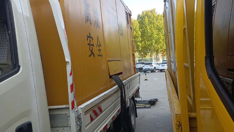 靖宇如何判断柴油发电机组和UPS电源的切换时间是否符合要求？