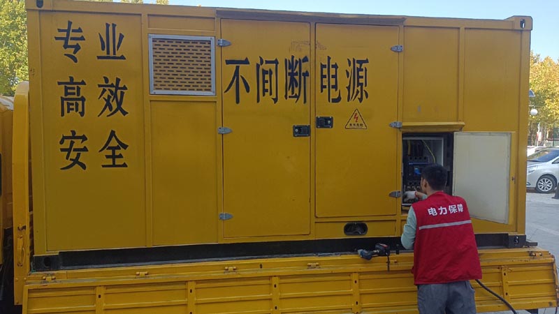 靖宇柴油发电机组和UPS电源配合使用时，如何避免切换过程中的电力中断？