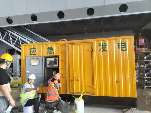 靖宇怎样判断空气滤清器是否需要更换？